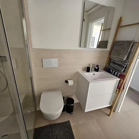 Seaviews Front Face Unit