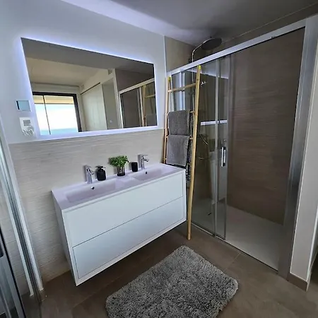 Seaviews Front Face Unit شقة